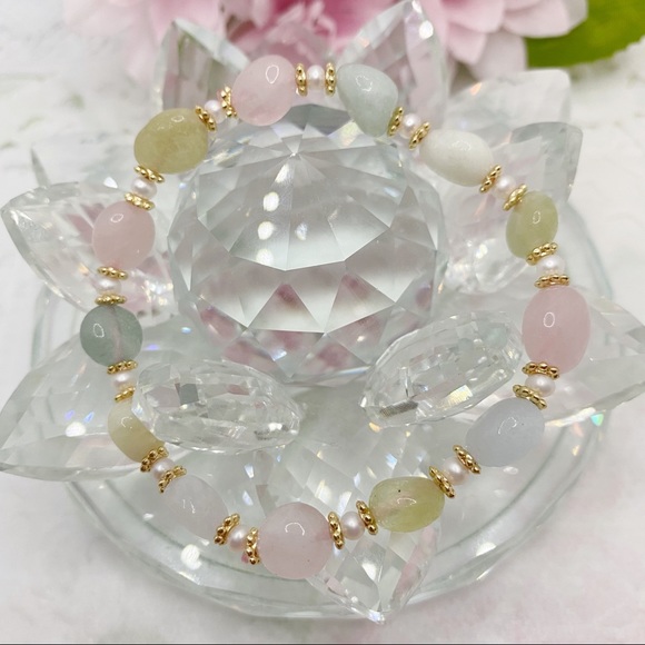 Nature Morganite Crystal with pearl bracelet - Picture 3 of 9